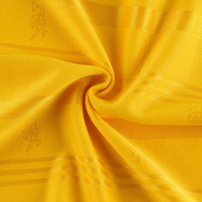 Kolme hienoa ja yksi karkea kaksipuolinen jacquard-kangas